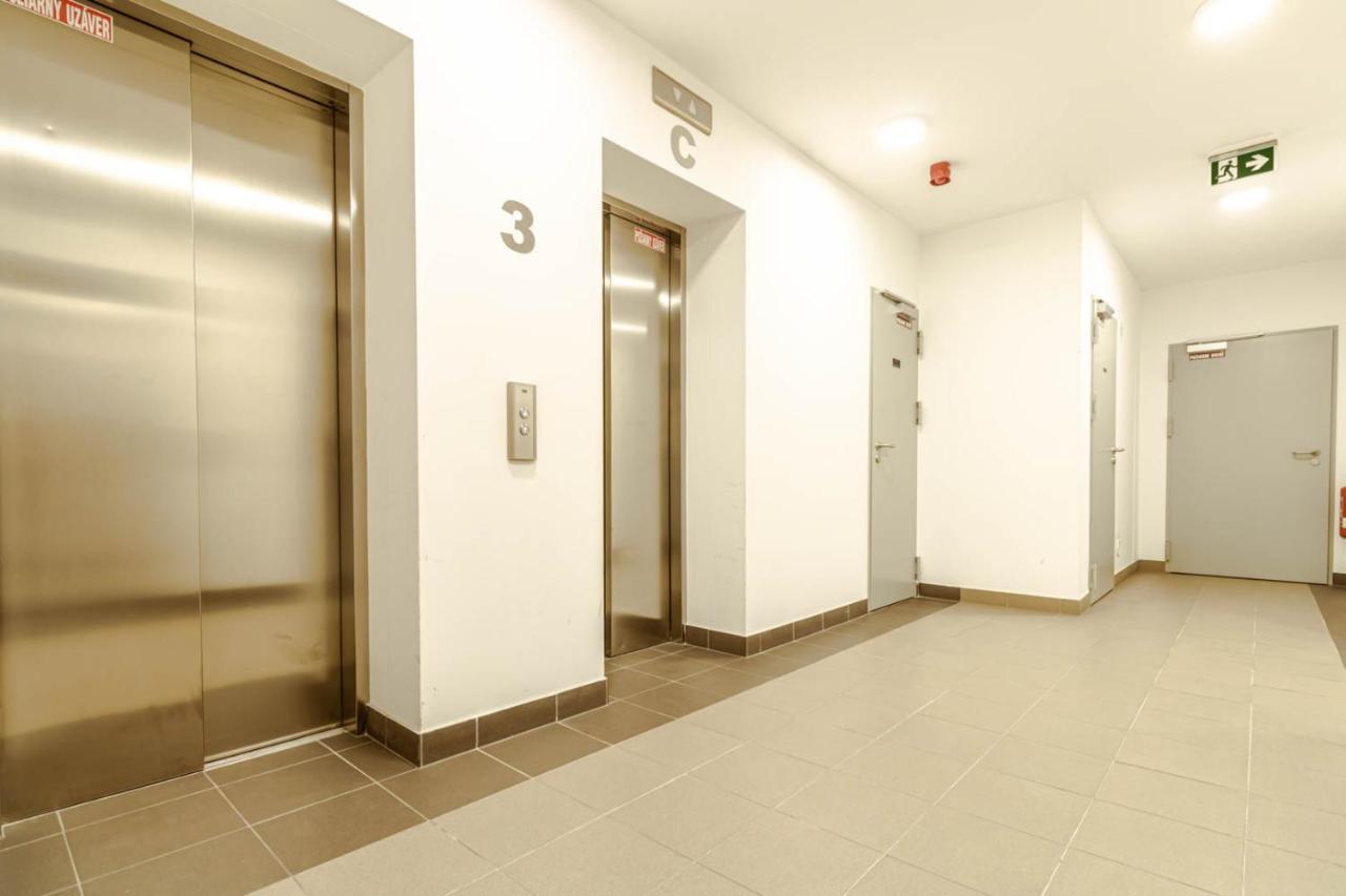 Moderny Byt V Sirsom Centre Apartment Bratislava Luaran gambar