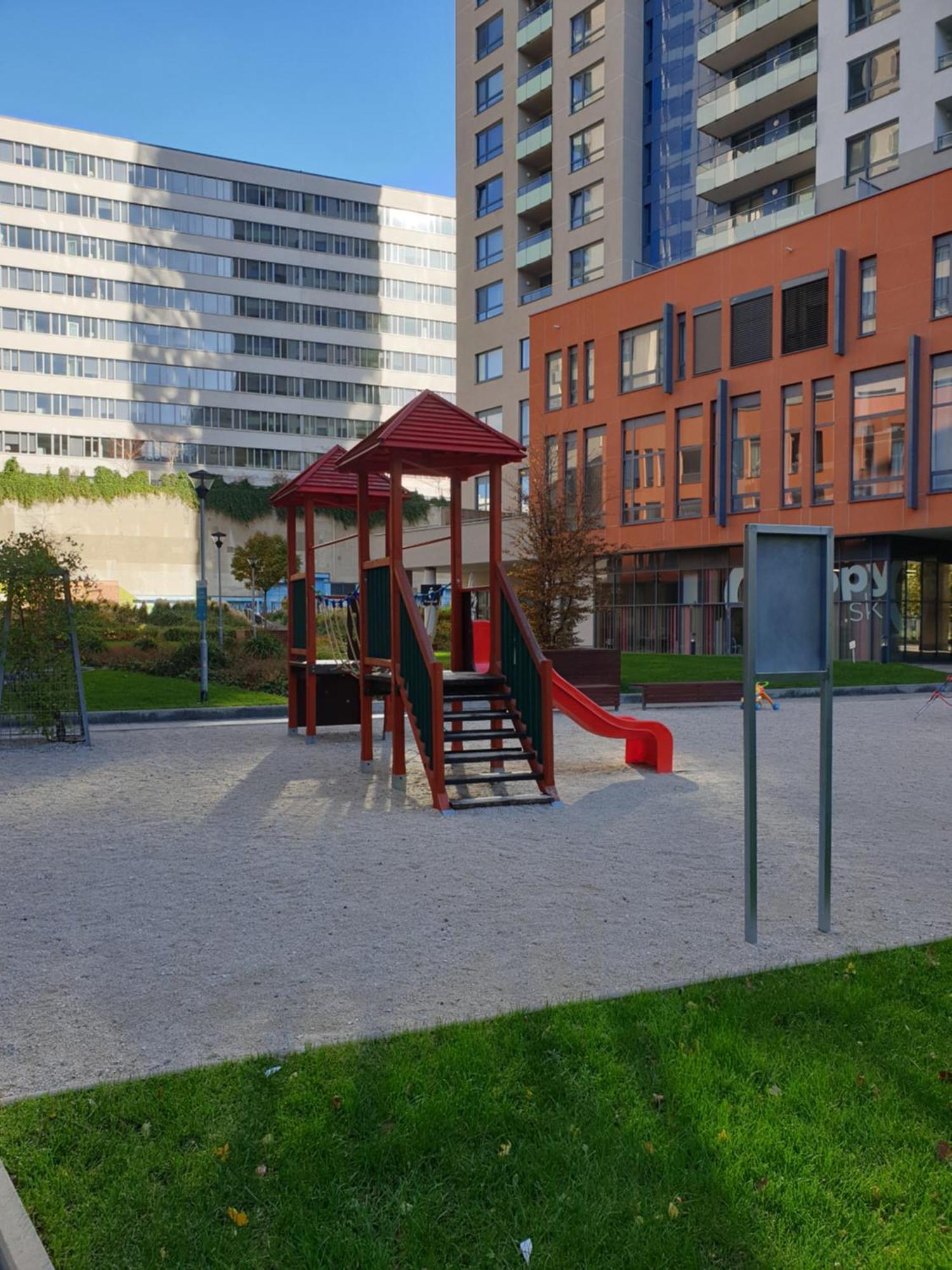 Moderny Byt V Sirsom Centre Apartment Bratislava Luaran gambar