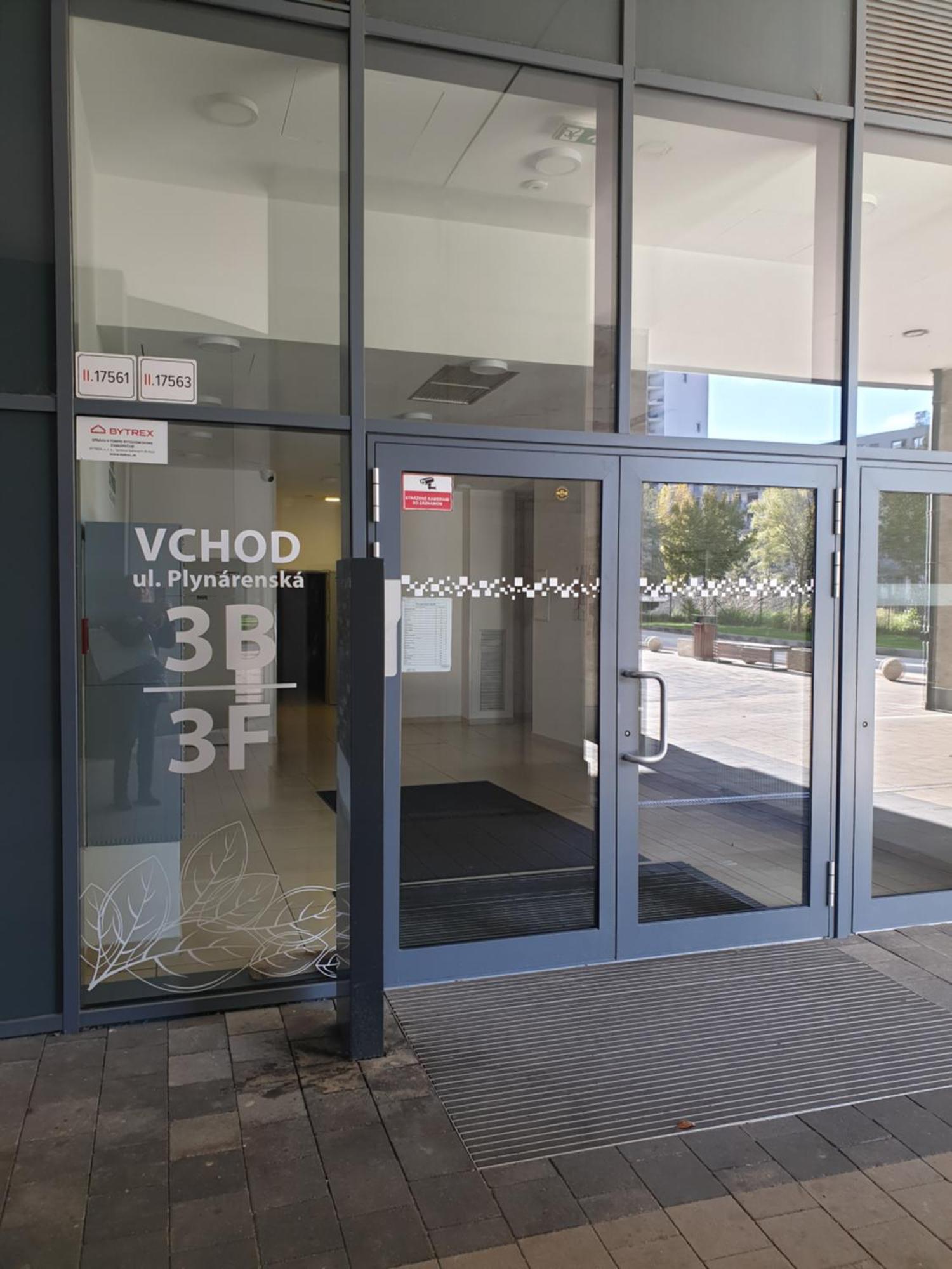 Moderny Byt V Sirsom Centre Apartment Bratislava Luaran gambar